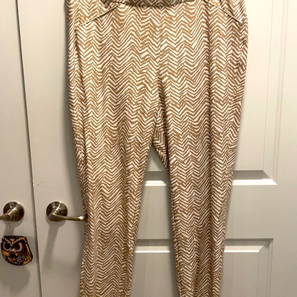 Chico’s Travelers stretch pullon pants set! SZ 3R (16). Beige/white Blac…